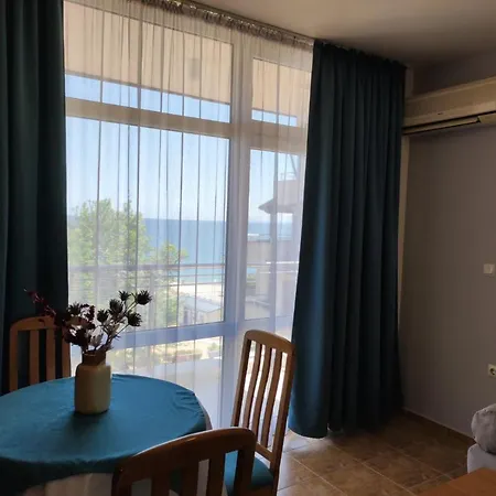 аурелия бей Hotell Ravda